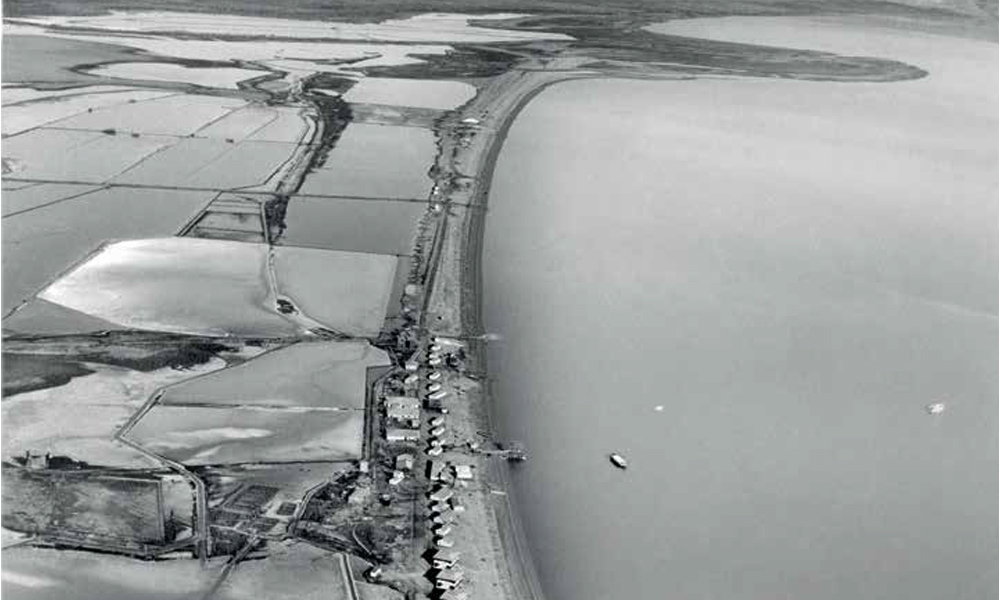 Aerial view of the Kalia Potash plant with numerous evaporation ponds stretching along the northern Dead Sea shoreline in the 1930s.