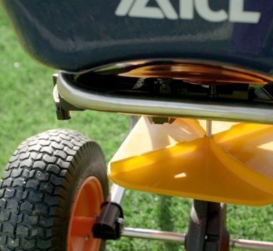 Come usare gli spandiconcime: velocità e schema di spargimento