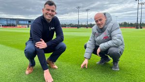 Warren Scott, Grounds Manager Liverpool Football Club werkt met de meststoffen van ICL voor sportvelden waaronder Anfield Stadium voor effectief groundsmanagement programma